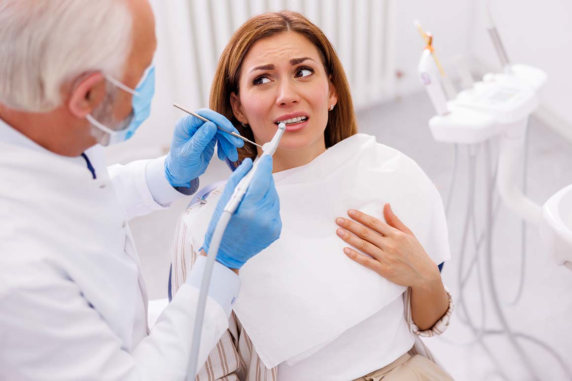 Имплантация зубов - это больно или нет?
